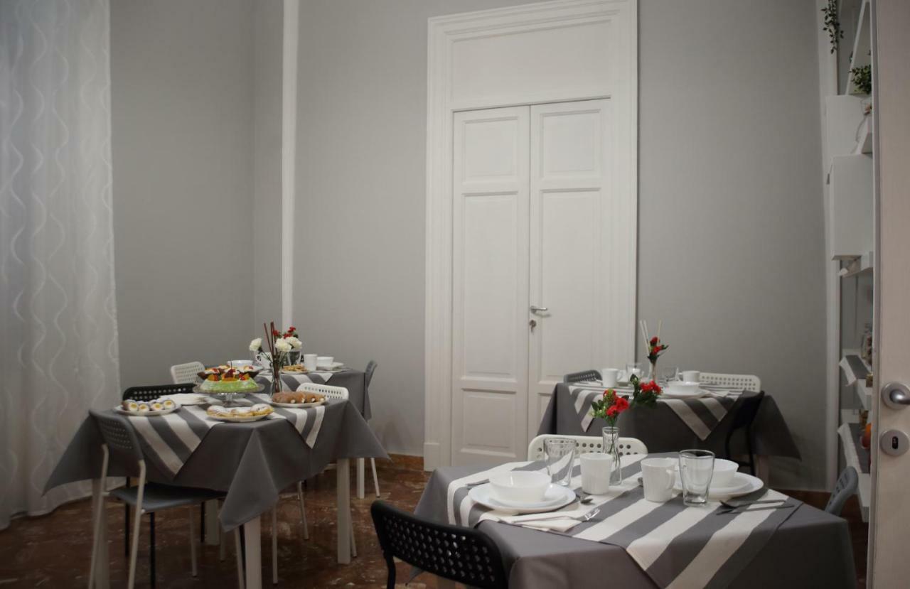 Mantegna Rooms Palermo Bagian luar foto